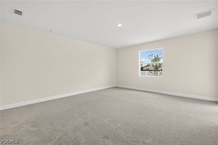Spacious, unfurnished interior of a new home in Cape Coral, Cape Coral (Image 22).