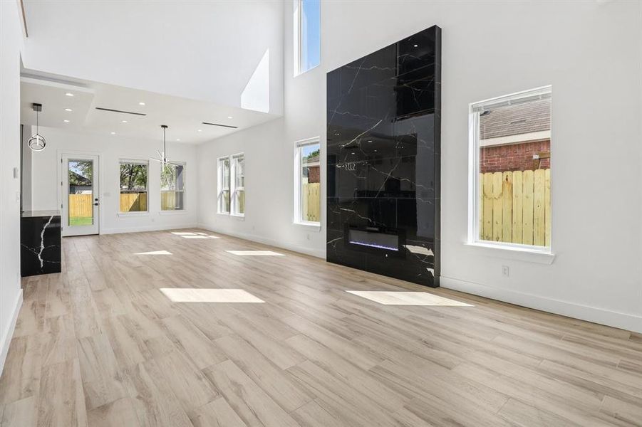 Spacious, unfurnished interior of a new home in , Dallas (Image 17).