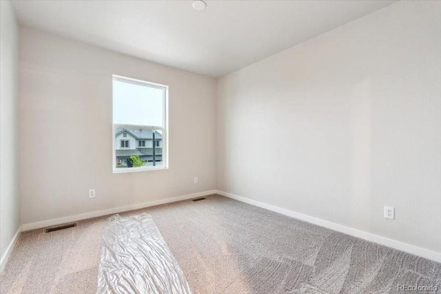Spacious, unfurnished interior of a new home in Legato, Commerce City (Image 18).