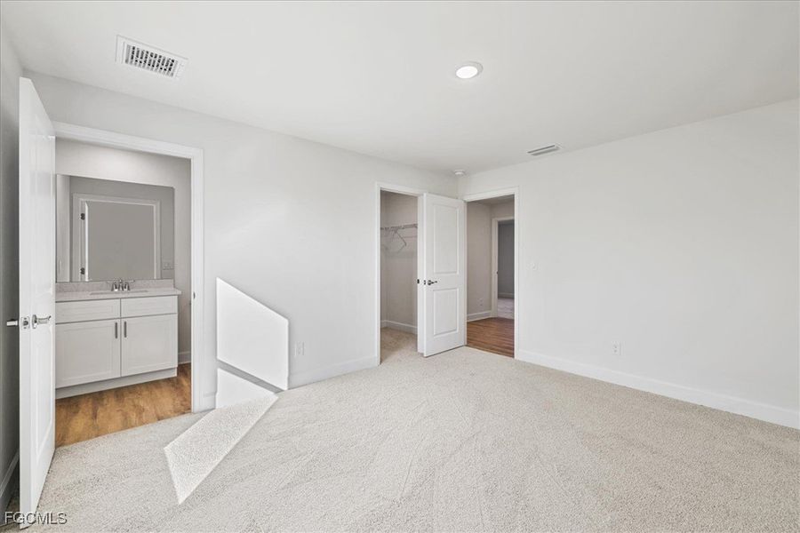 Spacious, unfurnished interior of a new home in Cape Coral, Cape Coral (Image 22).