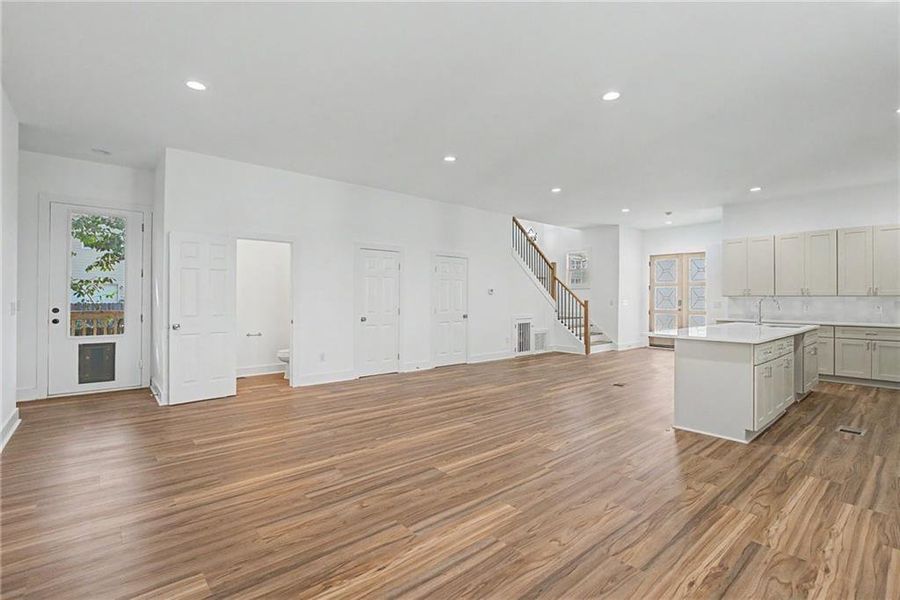Spacious, unfurnished interior of a new home in , Atlanta (Image 23).