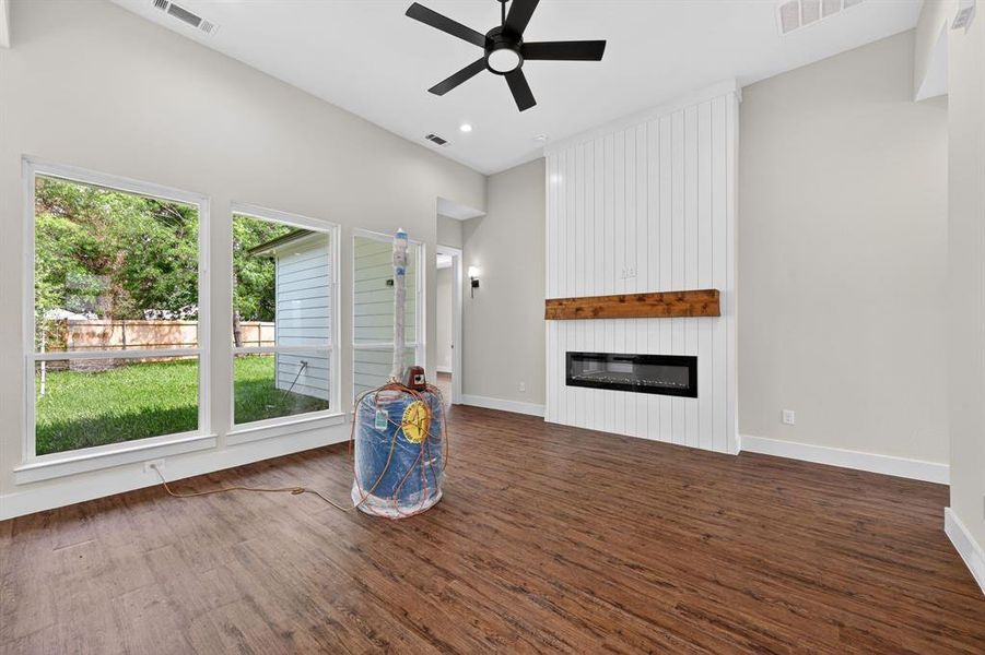 Spacious, unfurnished interior of a new home in , Dallas (Image 10). Spacious, unfurnished interior of a new home in , Dallas (Image 10).