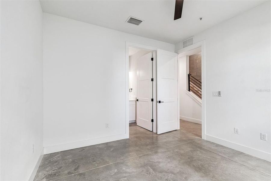 Spacious, unfurnished interior of a new home in , St. Petersburg (Image 47).