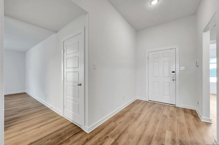 Spacious, unfurnished interior of a new home in Legacy Hills, San Antonio (Image 21).