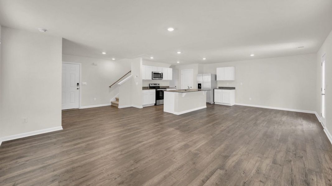 Spacious, unfurnished interior of a new home in Price's Point, Knoxville (Image 11).