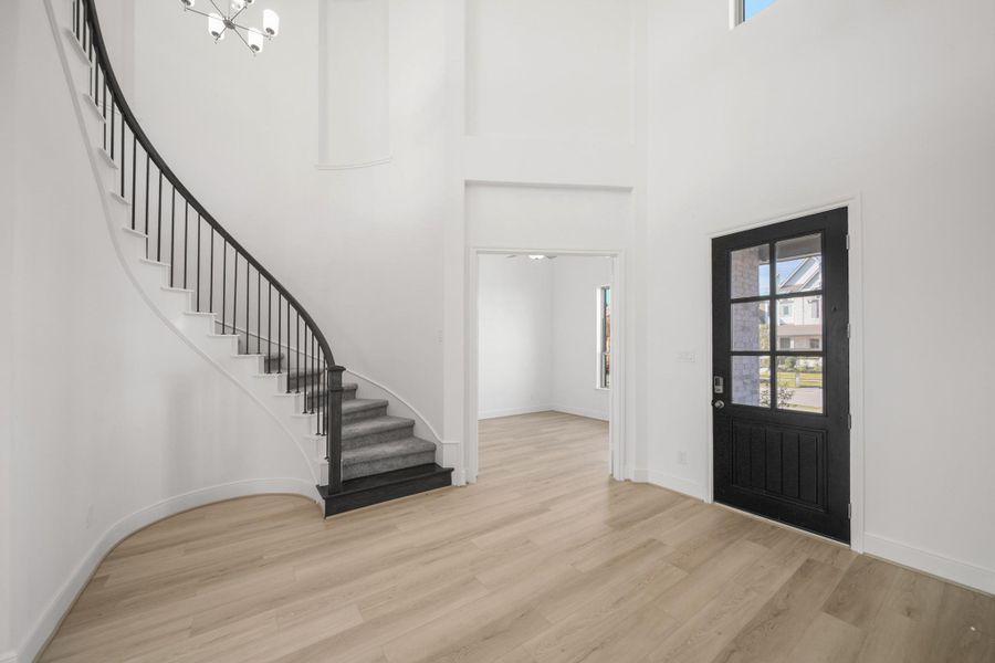 Spacious, unfurnished interior of a new home in Valencia 70', Manvel (Image 20). Spacious, unfurnished interior of a new home in Valencia 70', Manvel (Image 20).