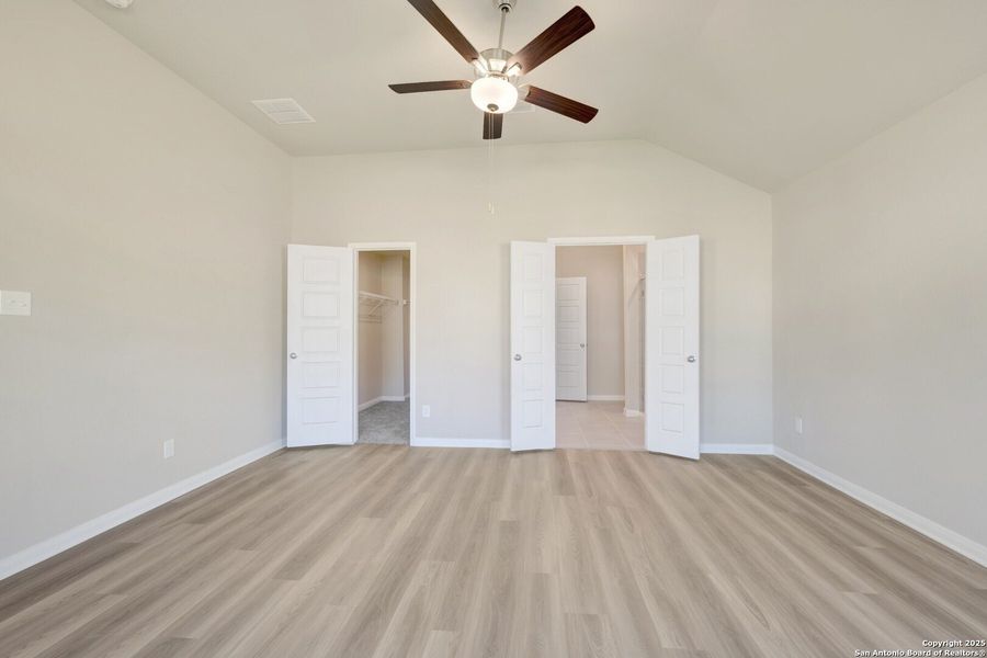 Spacious, unfurnished interior of a new home in Greenspoint Heights, Seguin (Image 29).