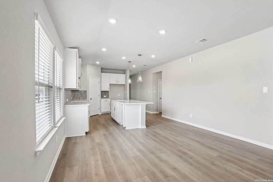 Spacious, unfurnished interior of a new home in Thomas Pond, San Antonio (Image 29). Spacious, unfurnished interior of a new home in Thomas Pond, San Antonio (Image 29).