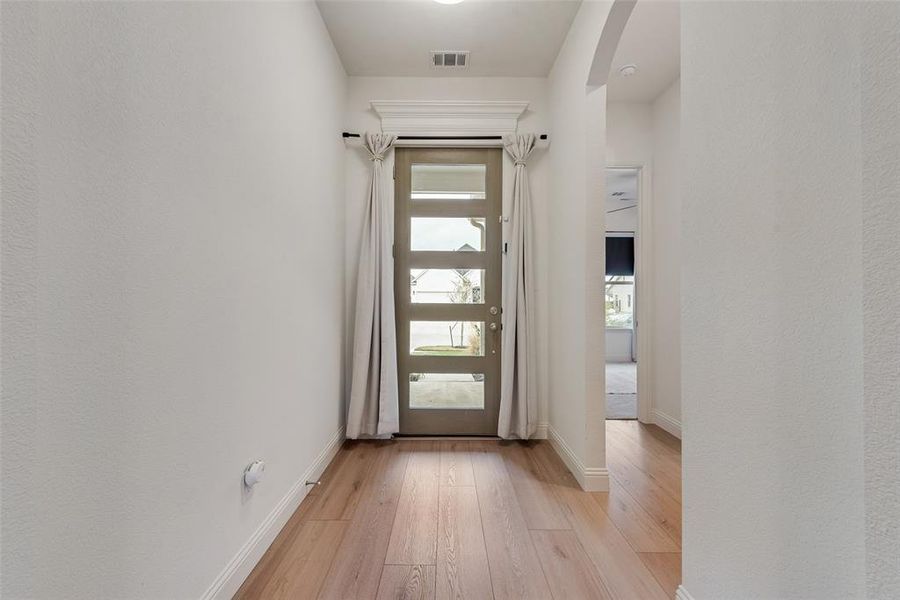 Spacious, unfurnished interior of a new home in , Aledo (Image 20).