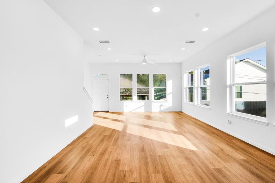Spacious, unfurnished interior of a new home in , Houston (Image 20).