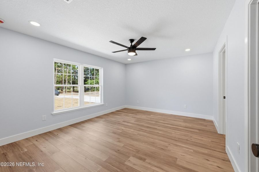 Spacious, unfurnished interior of a new home in , Palatka (Image 8).