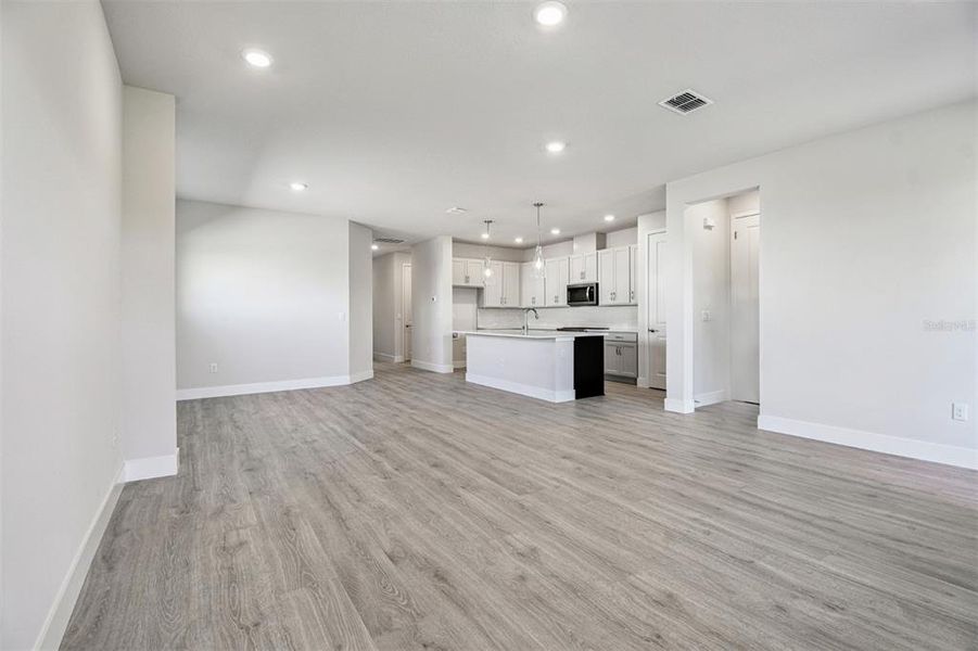 Spacious, unfurnished interior of a new home in Waterset Tradition Series, Apollo Beach (Image 18).