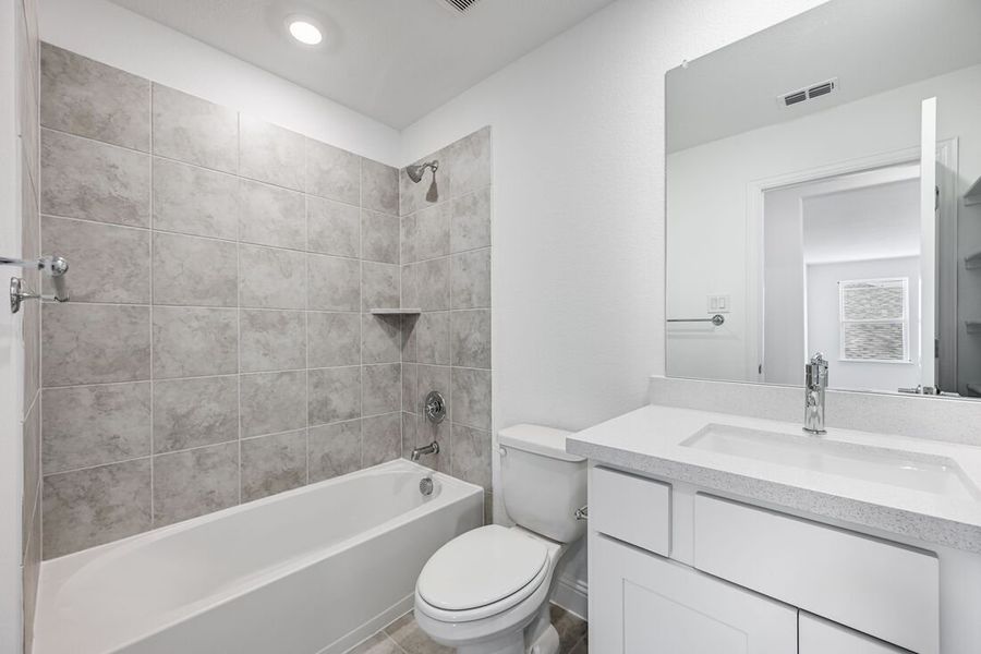 Furnished interior view inside a new home in Madero 50s, Fort Worth (Image 10).