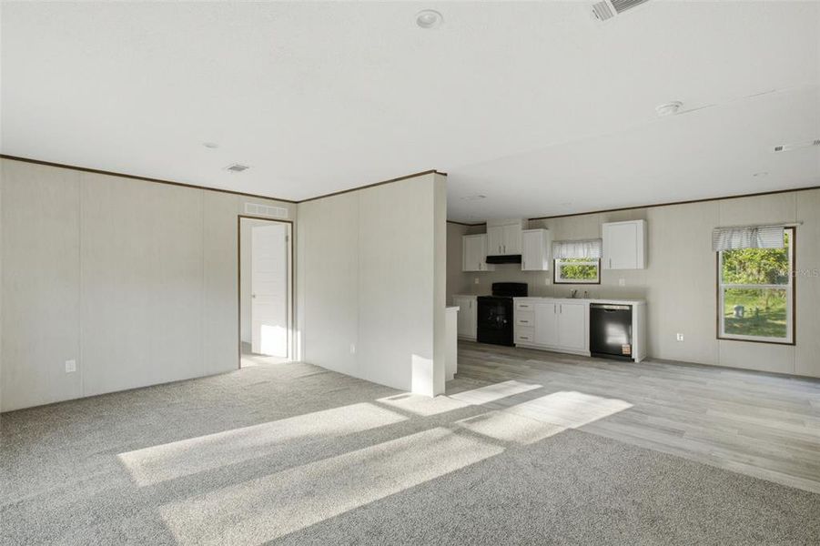 Spacious, unfurnished interior of a new home in , Spring Hill (Image 14).