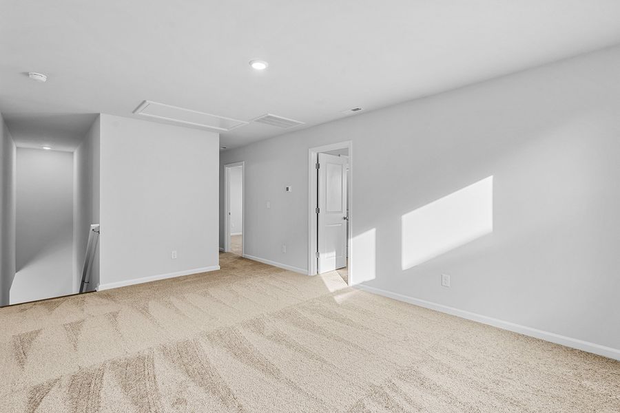 Spacious, unfurnished interior of a new home in Hanes Lake, Winston-Salem (Image 35).