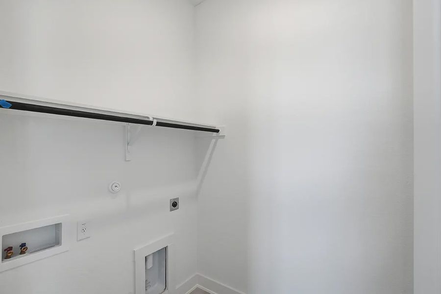 Spacious, unfurnished interior of a new home in Prominence Urban, San Antonio (Image 34).