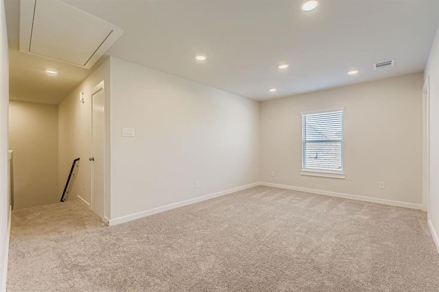 Spacious, unfurnished interior of a new home in Summerwood Estates, Red Oak (Image 23).