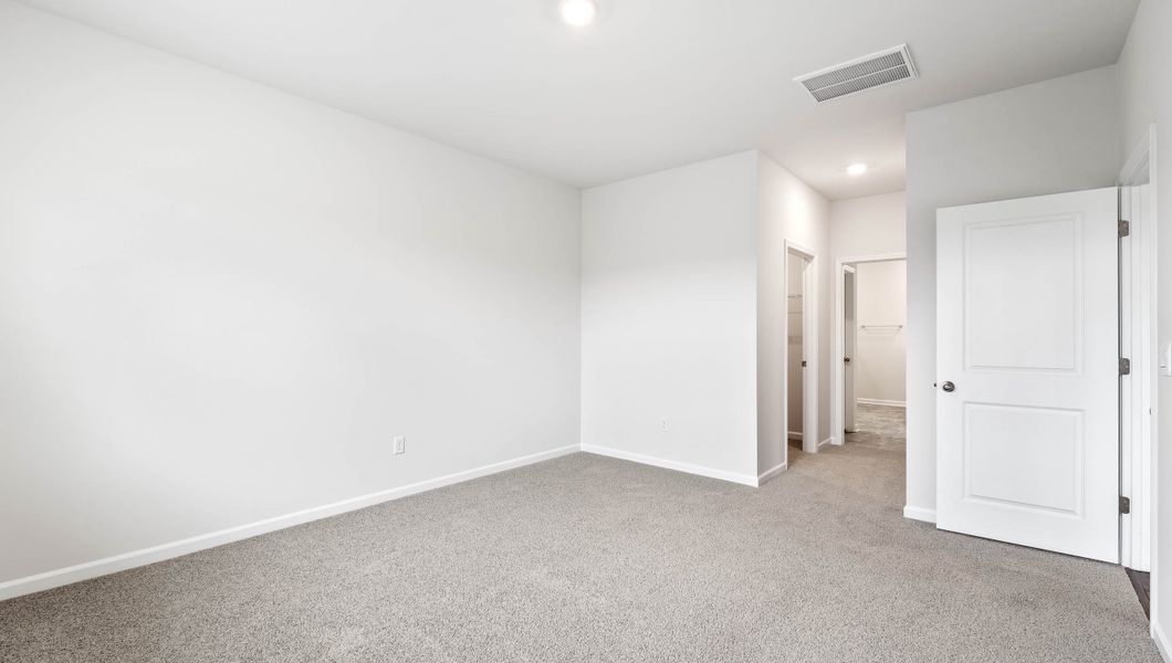 Spacious, unfurnished interior of a new home in Woodglen, Piedmont (Image 22).