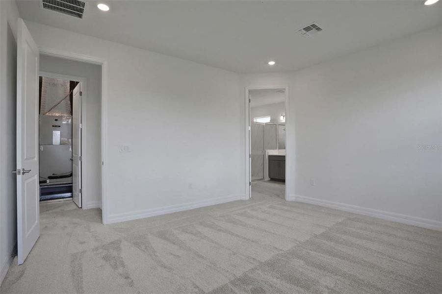 Spacious, unfurnished interior of a new home in Turnleaf, Punta Gorda (Image 16).