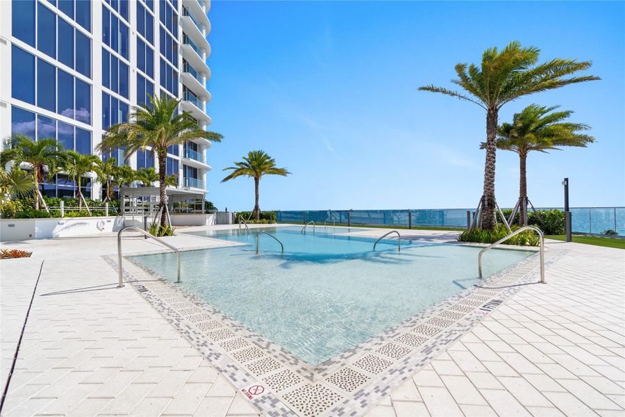 Condo located in Fort Lauderdale, FL showcasing its design and architecture (Image 39).