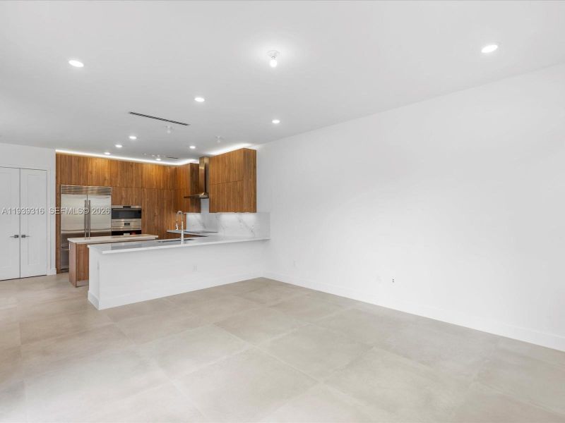 Spacious, unfurnished interior of a new home in , Miami (Image 77).