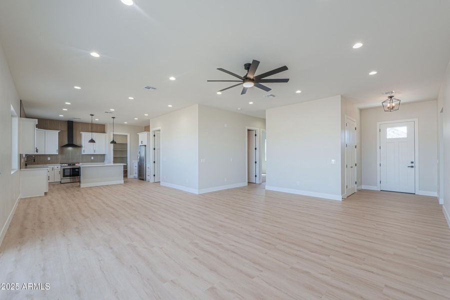 10' Ceilings 10' Ceilings