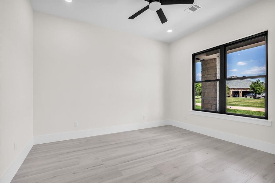 Spacious, unfurnished interior of a new home in , Tomball (Image 35).