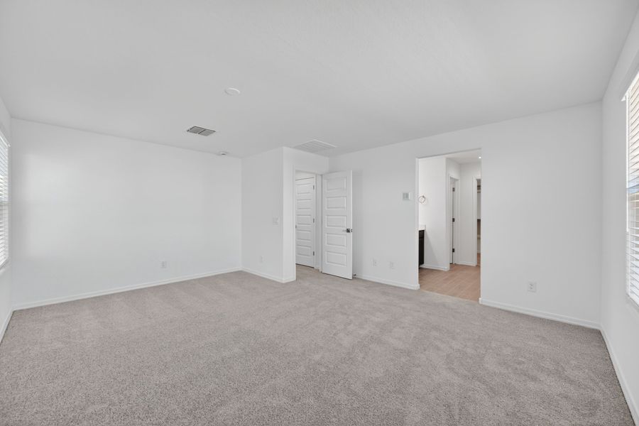 Spacious, unfurnished interior of a new home in Artisan at Asante, Surprise (Image 20).