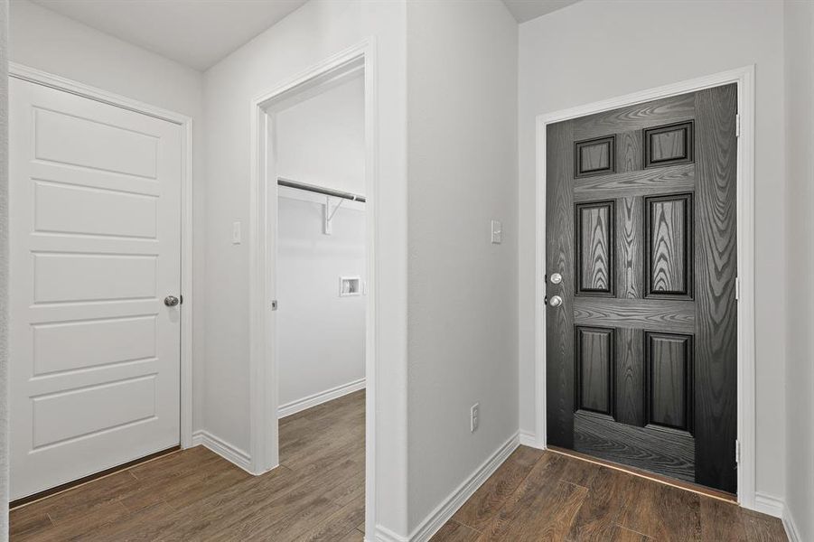 Spacious, unfurnished interior of a new home in Sycamore Landing, Fort Worth (Image 11).