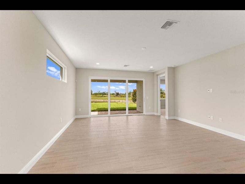 Spacious, unfurnished interior of a new home in , Sarasota (Image 17).