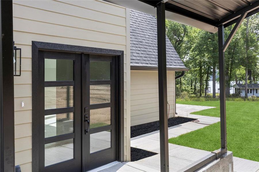 Exterior details and patio area of a home in , Mineola (Image 3).