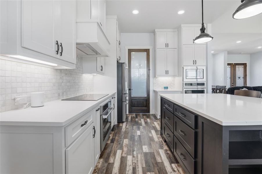 Furnished interior view inside a new home in , Rio Vista (Image 16).
