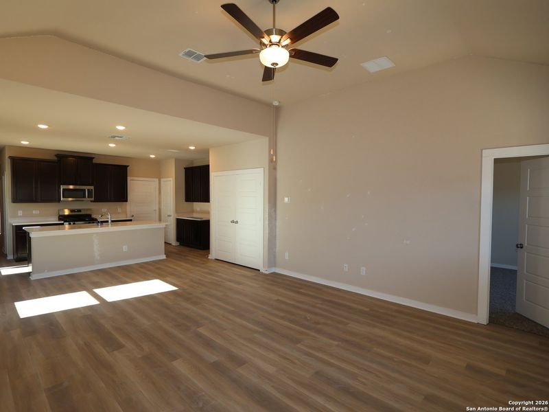 Spacious, unfurnished interior of a new home in Winding Brook, San Antonio (Image 17).