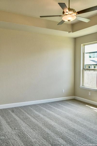 Spacious, unfurnished interior of a new home in Buffalo Crossing, Cibolo (Image 10).