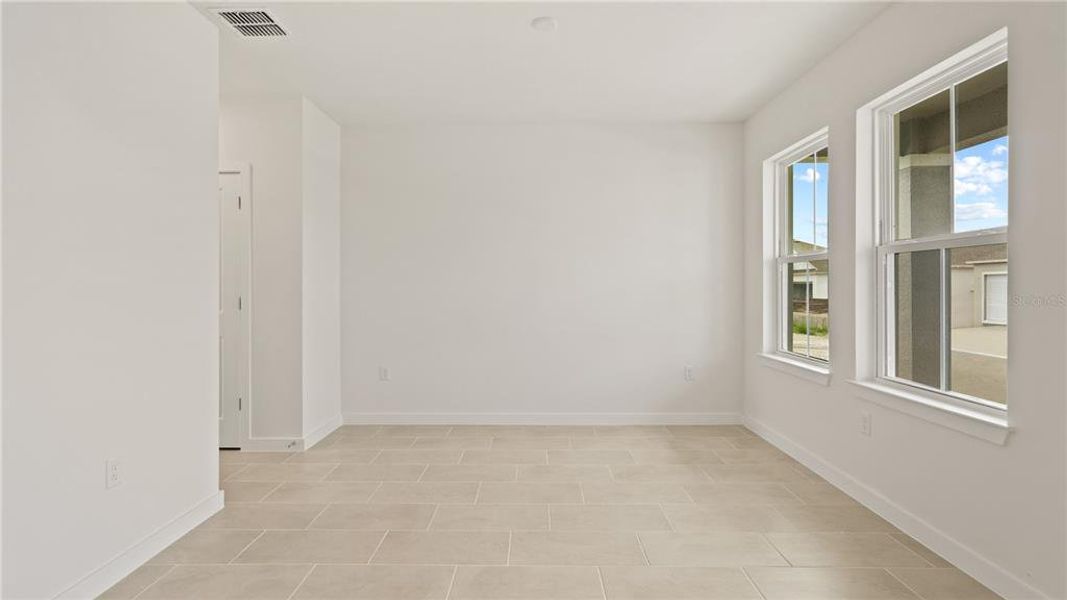 Spacious, unfurnished interior of a new home in Willowbrook North, Winter Haven (Image 36).