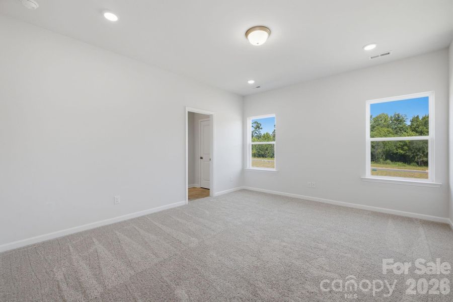 Spacious, unfurnished interior of a new home in Catawba Trace, Catawba (Image 32).