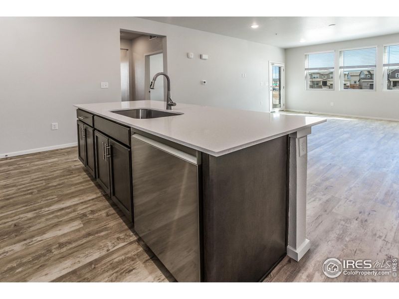 KITCHEN ISLAND