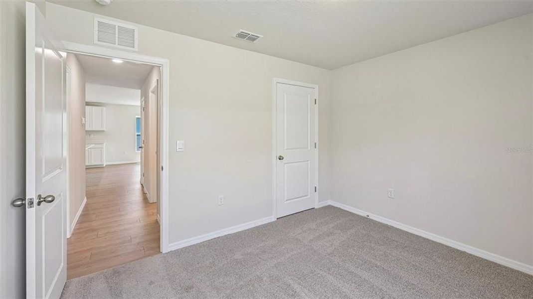 Spacious, unfurnished interior of a new home in Oakfield Lakes, Palmetto (Image 27).