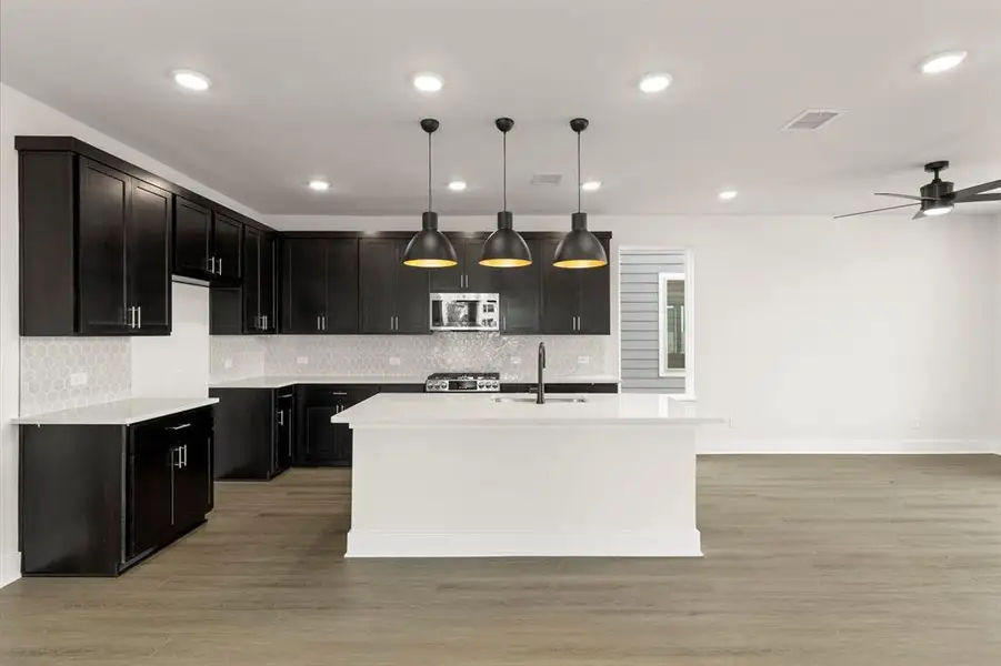 06. 3136 Lenton - Kitchen