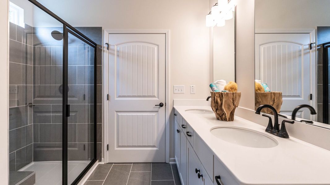 Furnished interior view inside a new home in Alder Creek, Benson (Image 16).