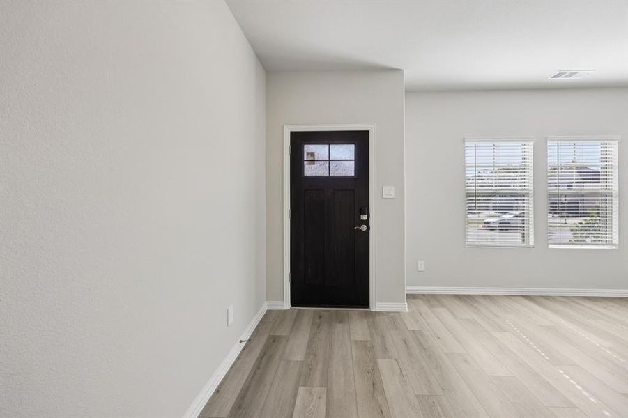 Spacious, unfurnished interior of a new home in Southridge - Signature Series, McKinney (Image 18). Spacious, unfurnished interior of a new home in Southridge - Signature Series, McKinney (Image 18).