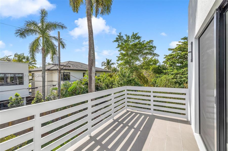 Exterior details and patio area of a home in , Fort Lauderdale (Image 27).