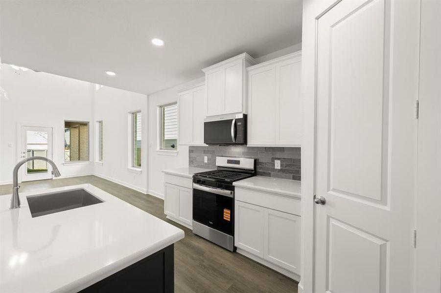 7_8825 Acorn- Kitchen-3