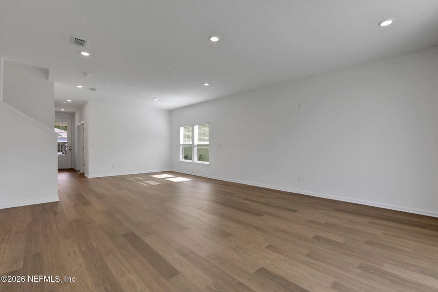 Spacious, unfurnished interior of a new home in Hyland Trail, Green Cove Springs (Image 46).