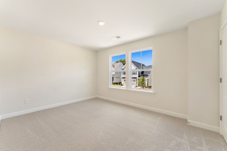Spacious, unfurnished interior of a new home in Landmark Commons, Boiling Springs (Image 31).