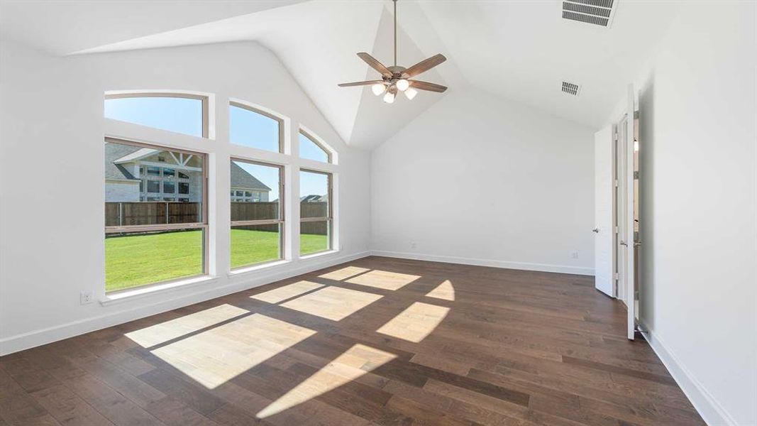 Spacious, unfurnished interior of a new home in Somerset Park 80', Rockwall (Image 18).