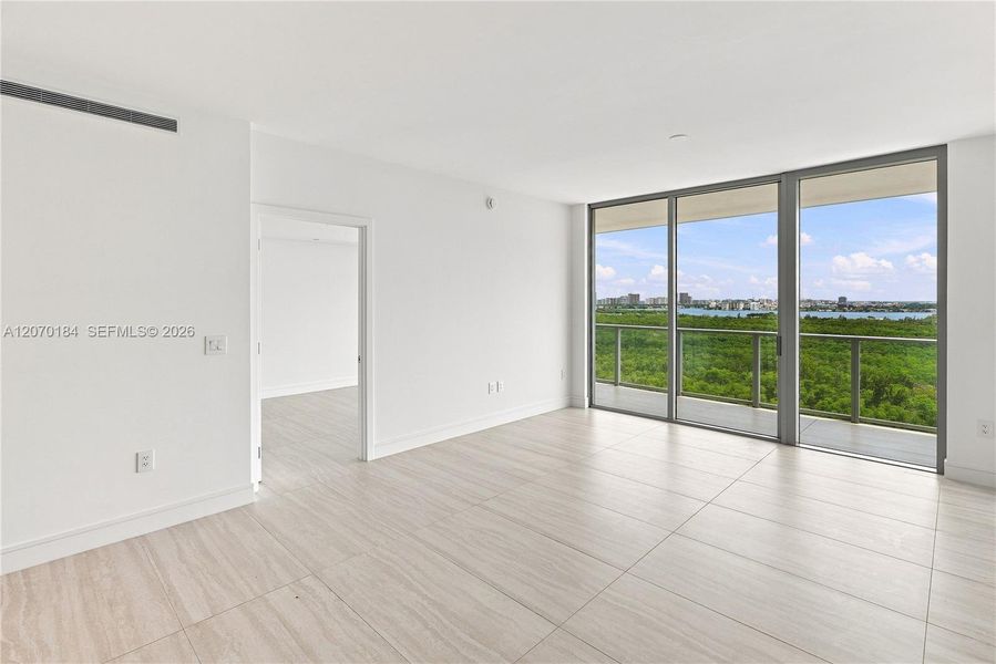 Spacious, unfurnished interior of a new home in , Miami (Image 23).