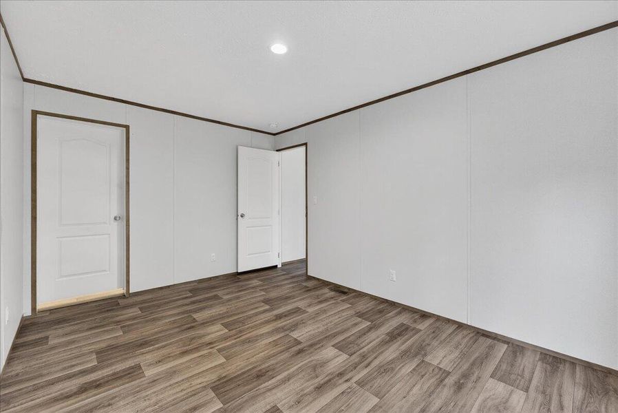 Spacious, unfurnished interior of a new home in , Walterboro (Image 27).