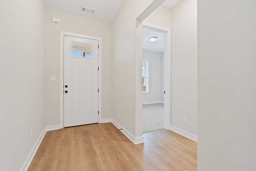 Spacious, unfurnished interior of a new home in Twin Oaks, Oakland (Image 15).