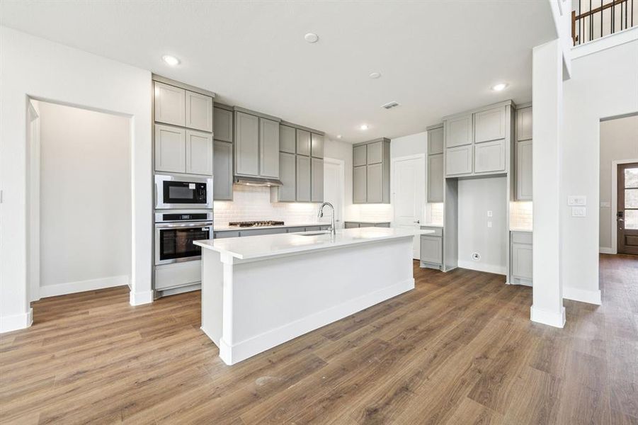 Furnished interior view inside a new home in Dove Hollow, Waxahachie (Image 9). Furnished interior view inside a new home in Dove Hollow, Waxahachie (Image 9).